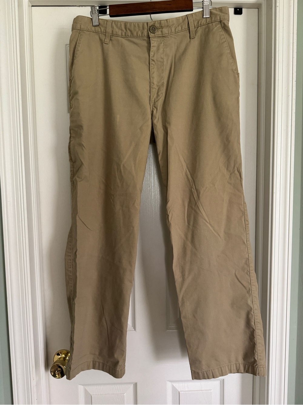 Dockers Men's Classic Straight-Leg Chino Pants in Khaki